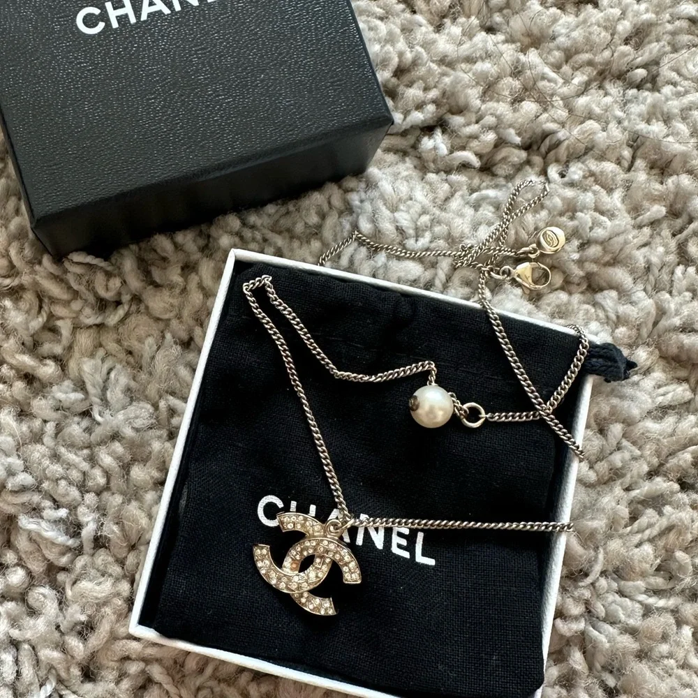 CHANEL Pearl Crystal CC Pendant Necklace Gold